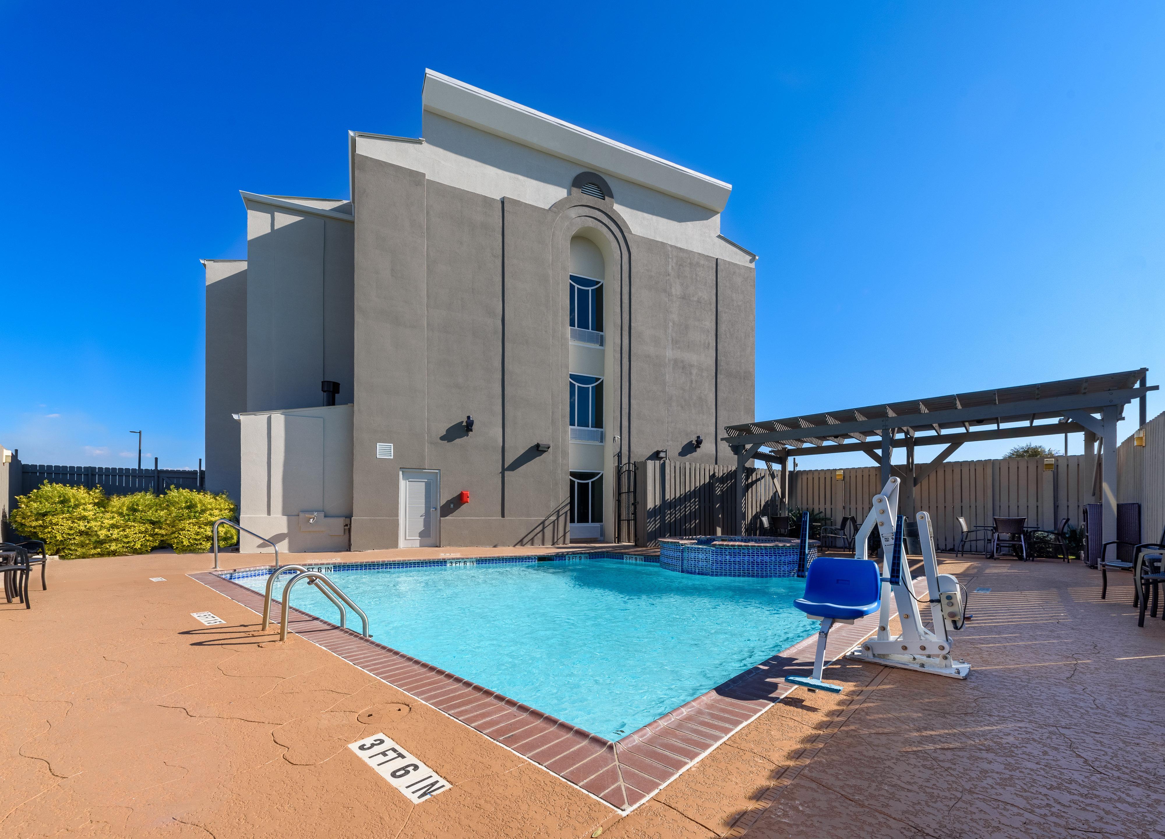 Holiday Inn Express Hotel And Suites Bastrop By Ihg Zewnętrze zdjęcie